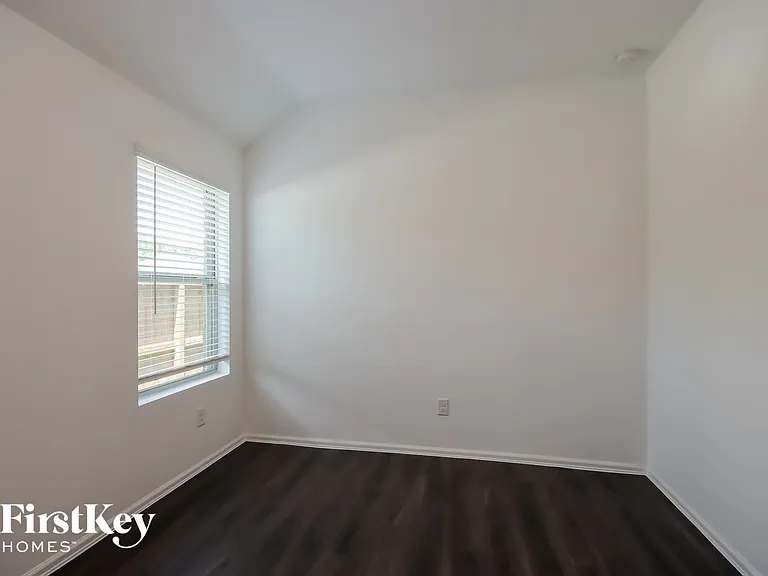 18909 Collina Way — Photo 11