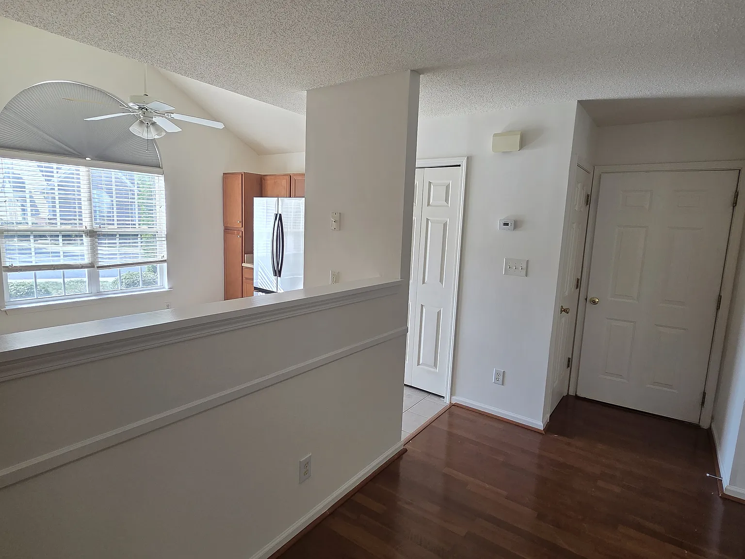 3 bed, 2.5 bath, 1599 sqft, $1,900 — Photo 3
