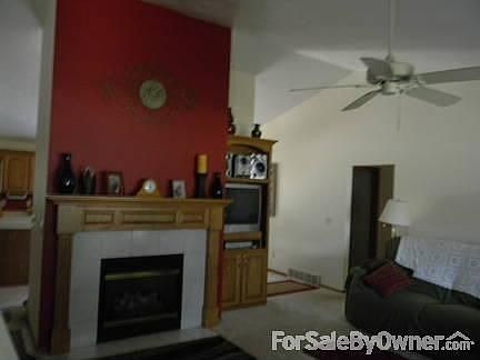 5th image of 649 Saint Marys St