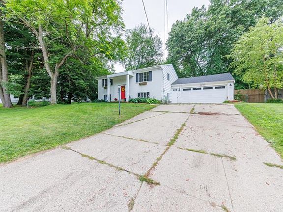 3rd image of 4837 Kittery Dr NW