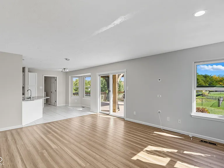 7975 Meadow Bend Cir — Photo 12