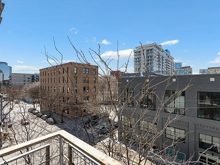 824 W Superior St #306 — Photo 14