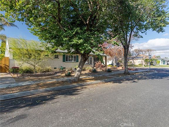 4th image of 4661 Dunrobin Ave