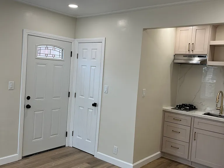 822 Crenshaw Blvd #2 — Photo 8