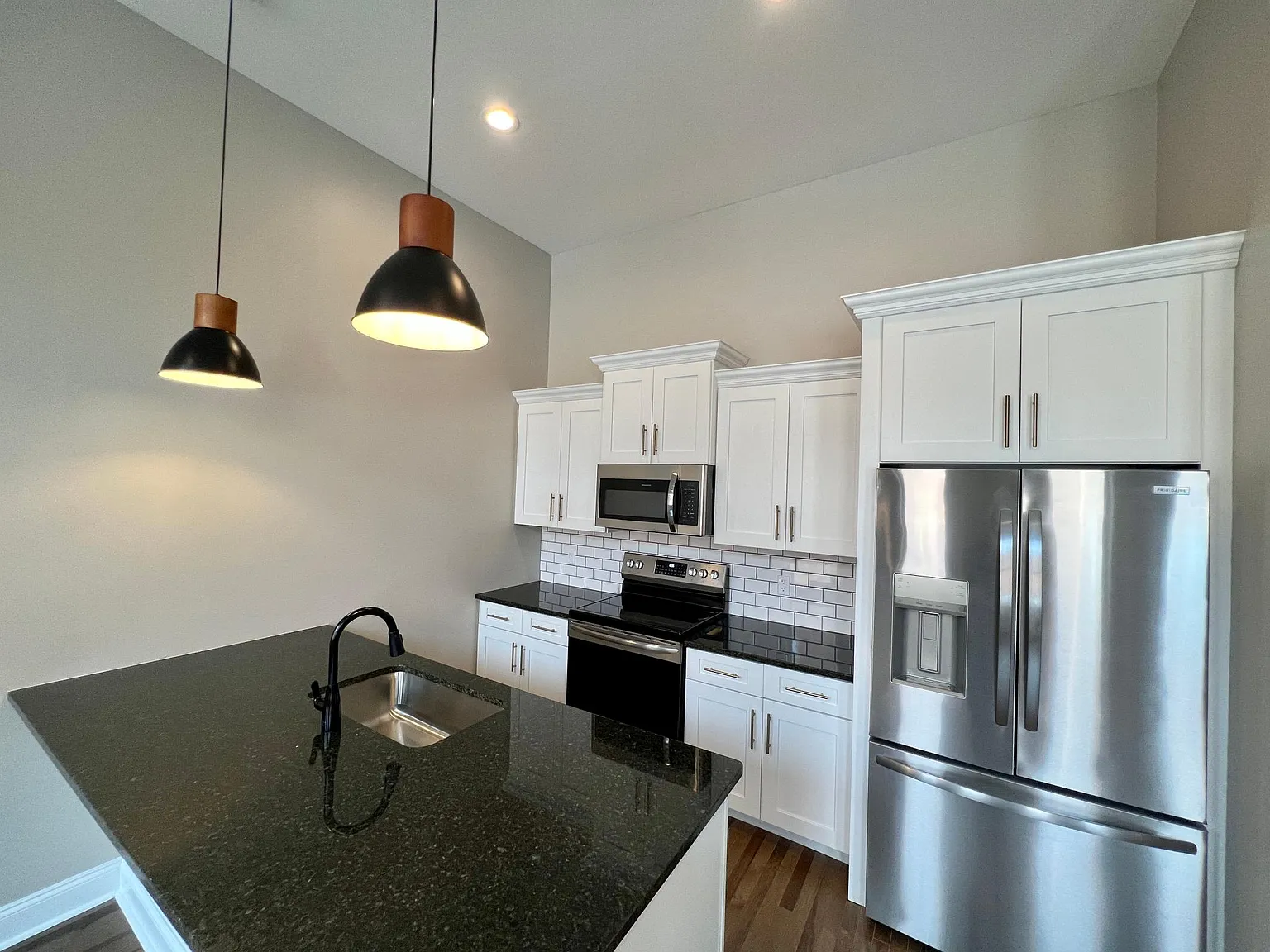 1 bed, 735 sqft, $1,550 — Photo 3