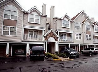 12 Inverness Dr #I012, Edison, NJ 08820