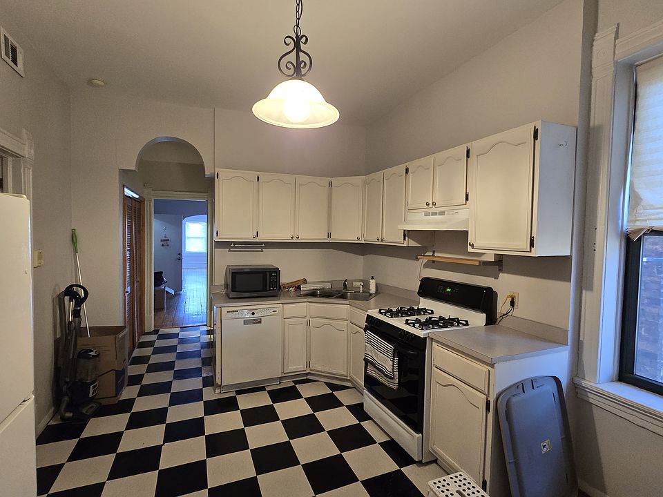 2nd image of 1459 N Leavitt St APT 2
