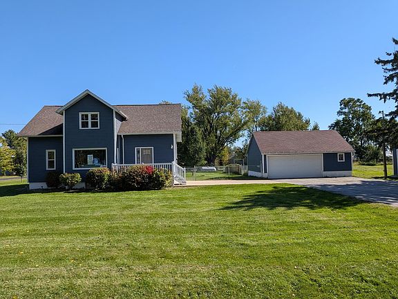 2nd image of W7691 Lake Shore Rd