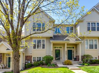2738 N Greenwood Ave, Arlington Heights, IL 60004