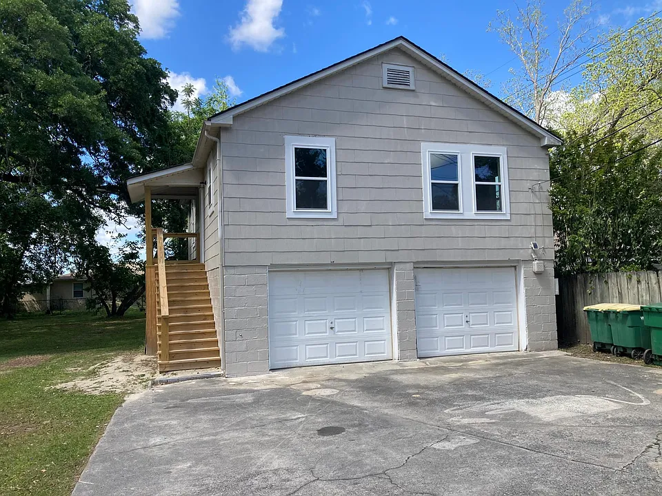 32 Smith Ave #1/2