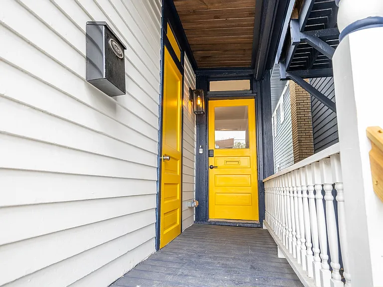203 S B St — Photo 3
