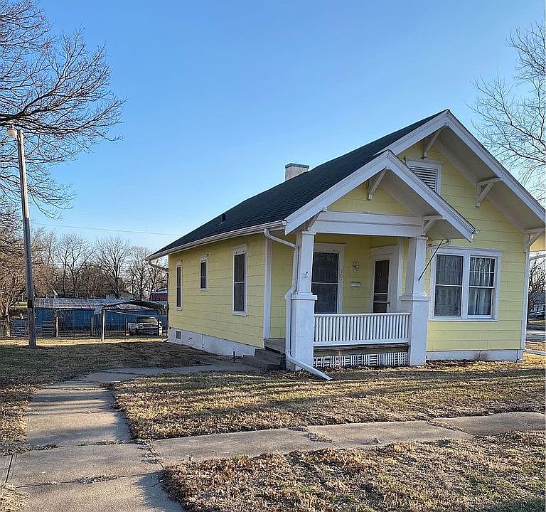 907 Pine St, Tarkio, MO 64491 Zillow