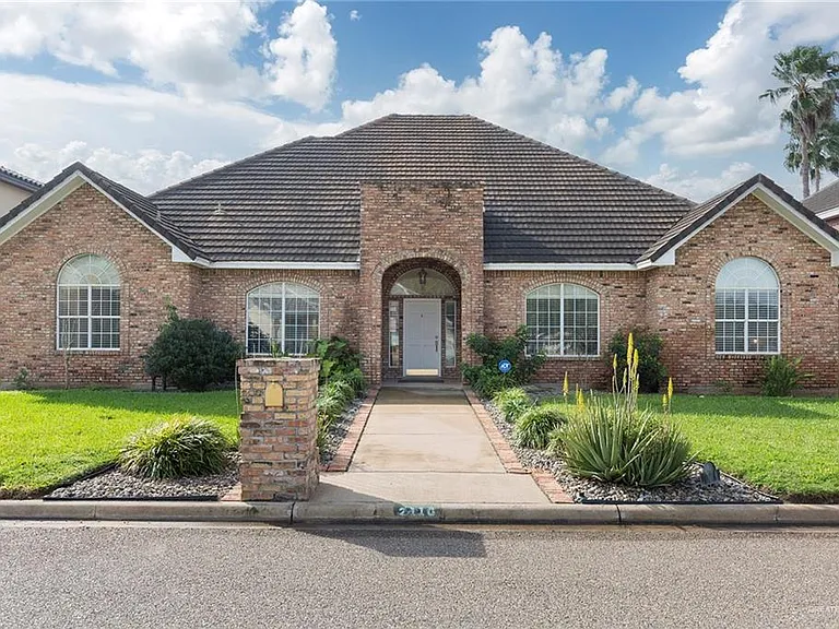 2110 Pecos St — Photo 22