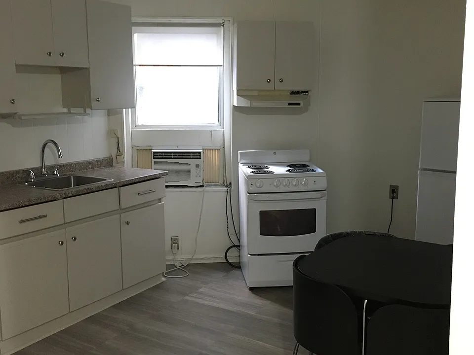 551 Bloor St W #1
