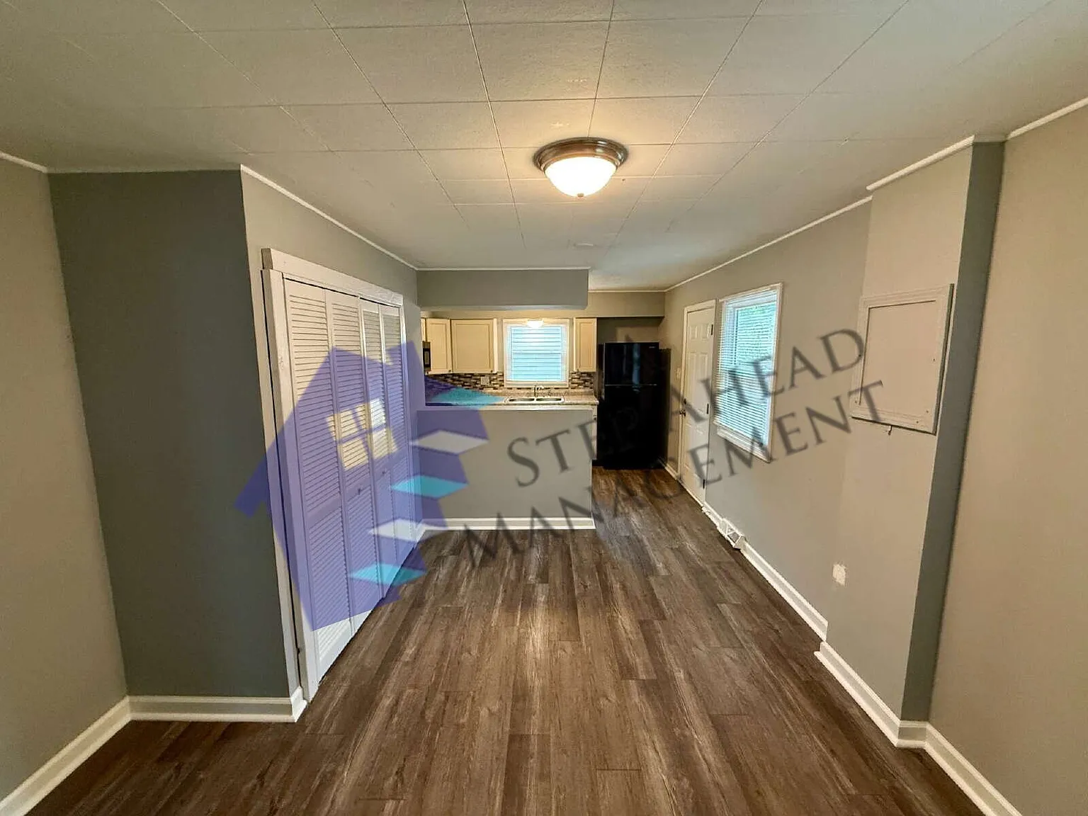 1920 Hawthorne Ln — Photo 4