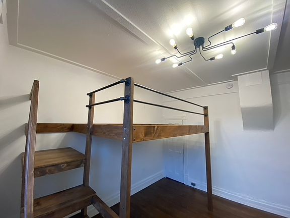 4th image of 811 Woody St