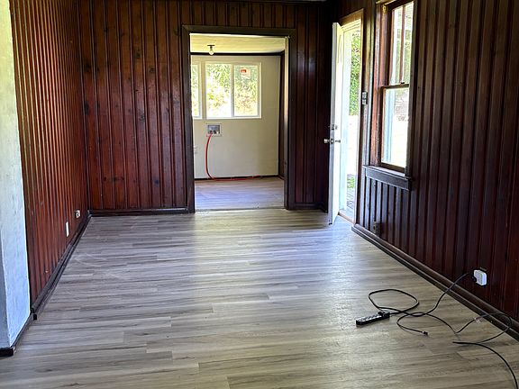 5th image of 161 Willow Dr