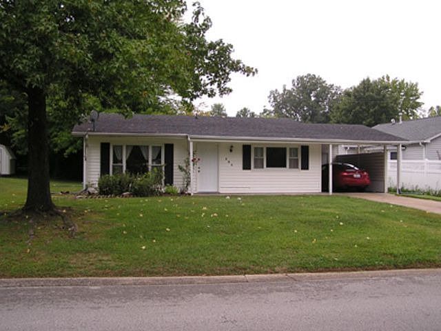 1st image of 302 S Emerald Ln