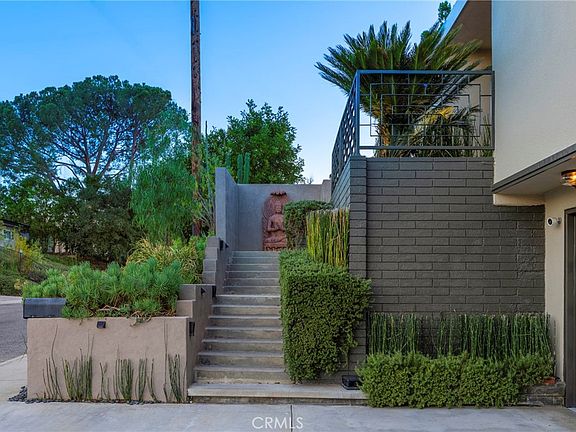 3rd image of 3851 Beverly Ridge Dr