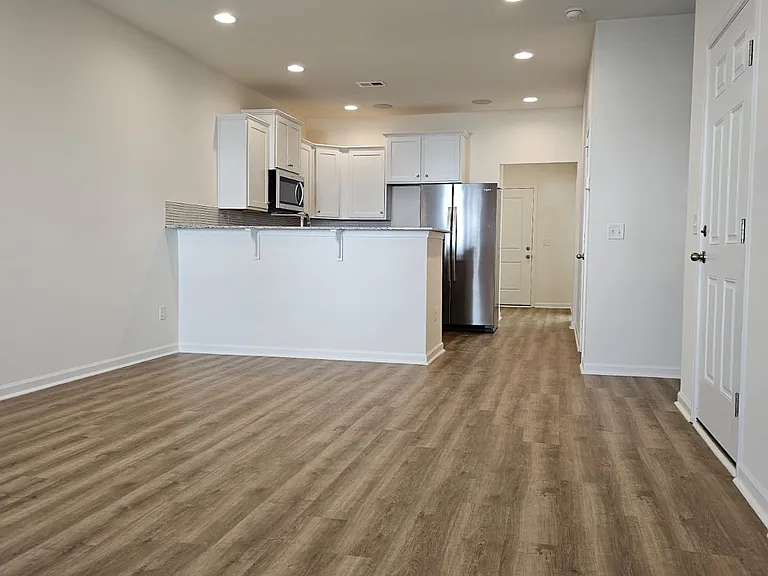 4017 Valissa Ln — Photo 2