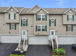 215 Mountain Dr, Carnegie, PA 15106