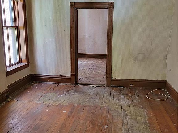 4th image of 5182 Kensington Ave