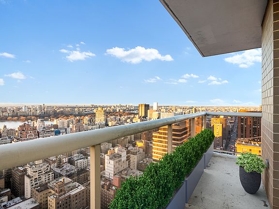 5th image of 200 E 89th St APT 42B