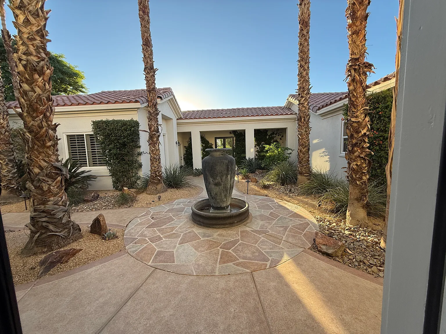 4 bed, 4.5 bath, 3222 sqft, $11,900 — Photo 3