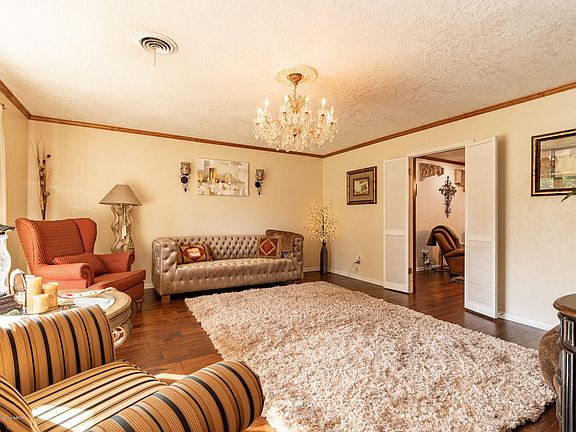 3rd image of 3539 Barclay Dr