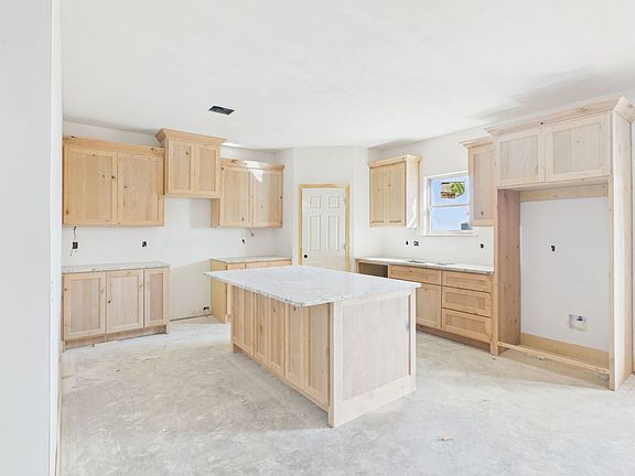4th image of 951 Harrowby Close