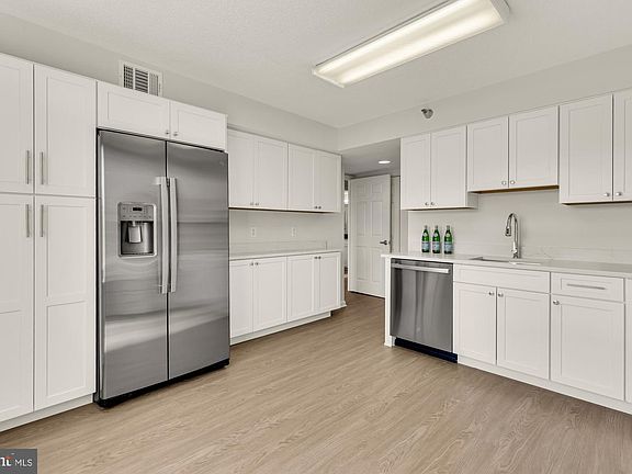 4th image of 14805 Pennfield Cir APT 309