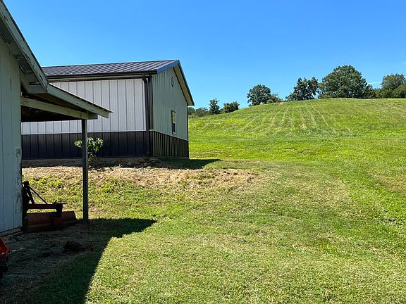 2nd image of 709 Browns Ln