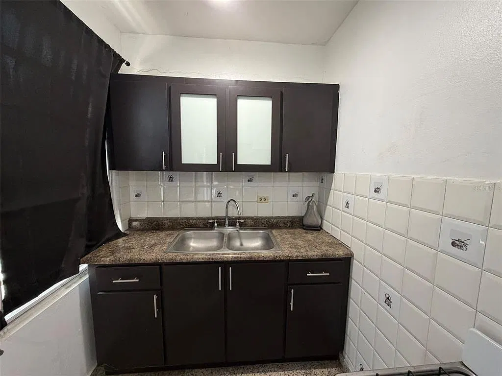 2 bed, 1.0 bath, 4518 sqft, $800 — Photo 2