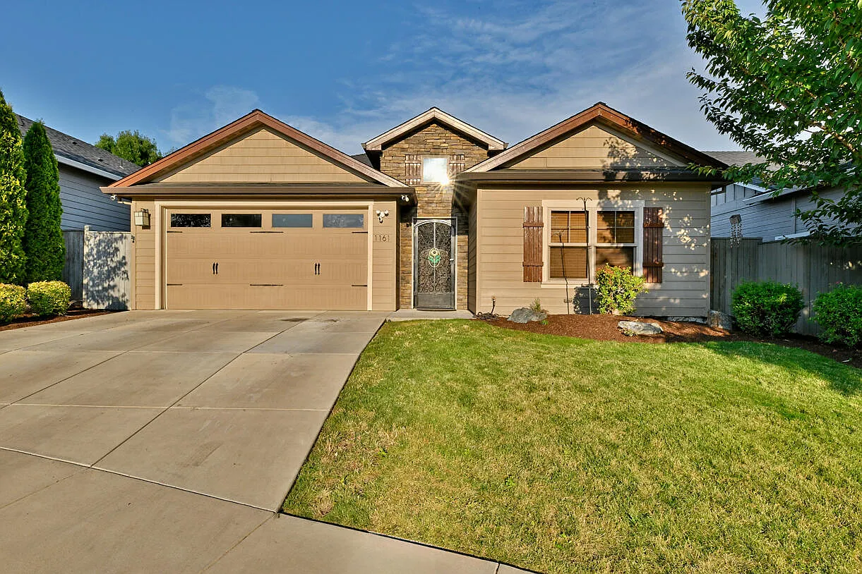 1161 Banyan Ln photo 1