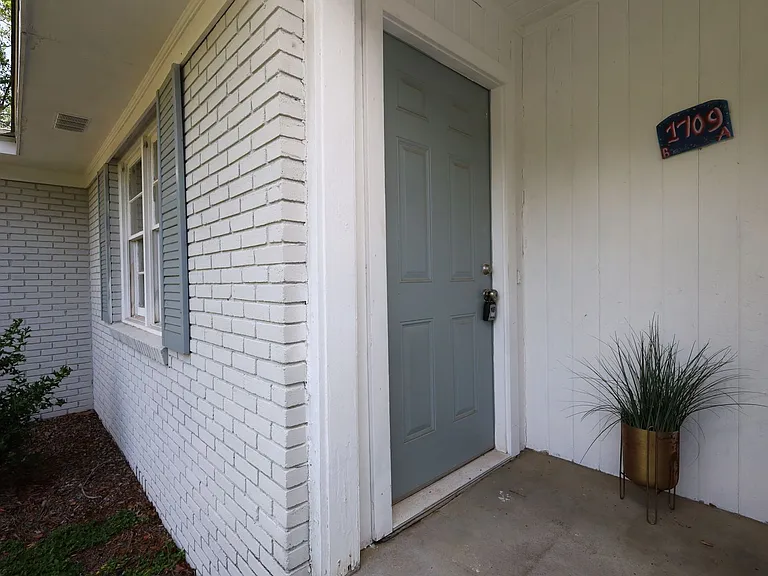 1709 Azalea Dr #B — Photo 2