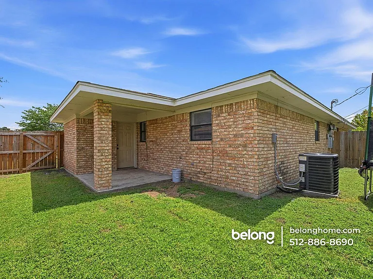 3103 Honeysuckle Cir #B — Photo 1