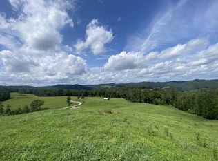 540 Sparrow Ln, Elkview, WV 25071
