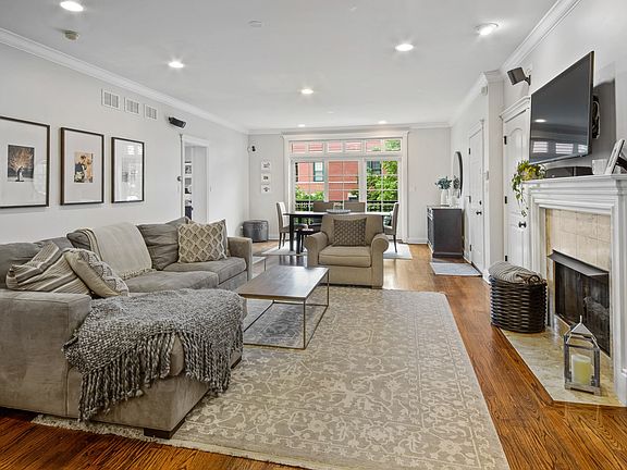 4th image of 2501 N Sheffield Ave APT 3S