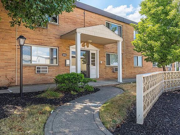 Lakewood Club Apartments located at 1336 Hird Ave, Lakewood