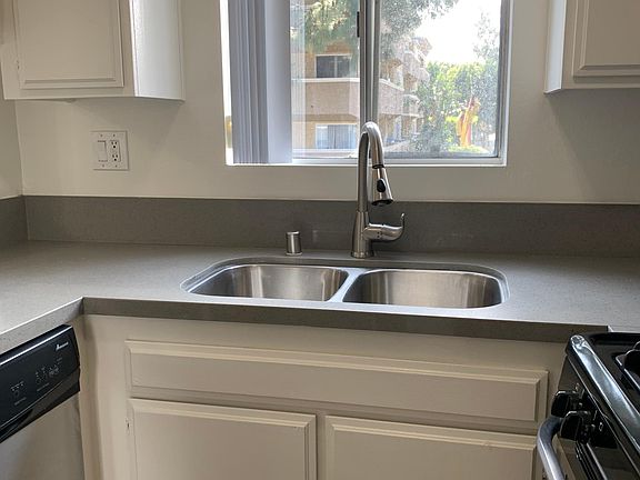5th image of 1000 S Corning St #109