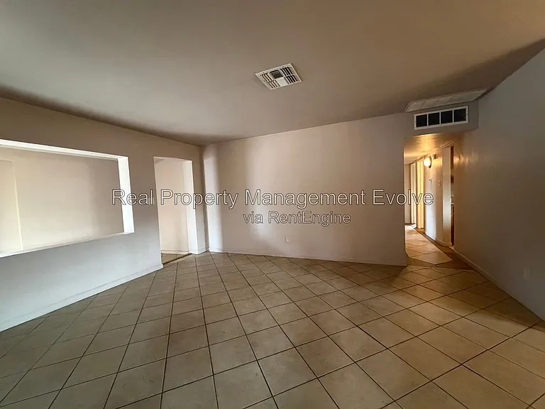 2307 W Rose Ln — Photo 5