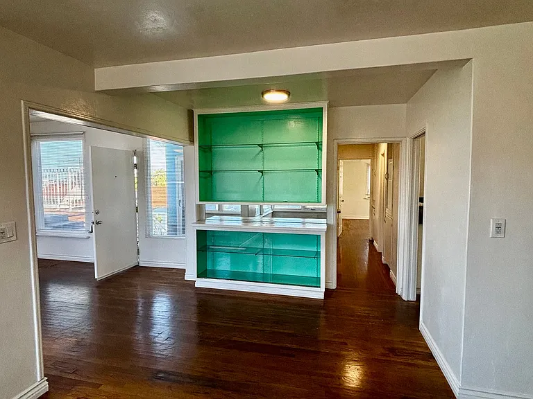 Large 2 bed 1 bath with private outdoor patio- Bankers Hill — Photo 7