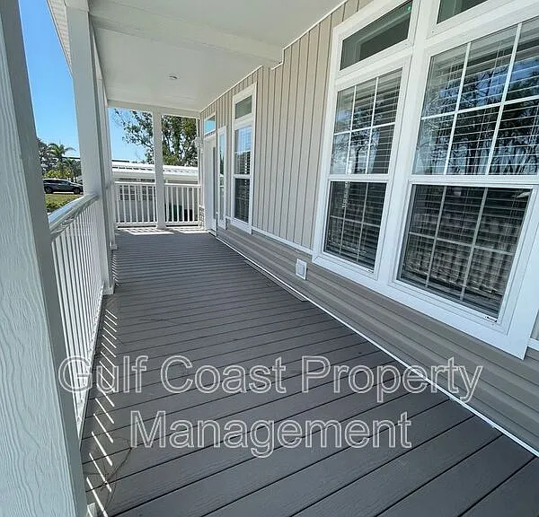 3200 Holly Ave — Photo 3