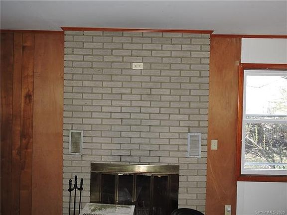 5th image of 158 Bostwick Dr