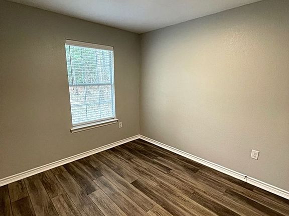 5th image of 4038 Freddies Ln
