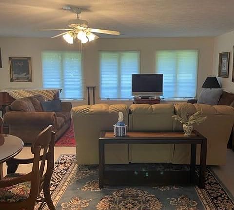 4th image of 124 Cherry Hills Dr