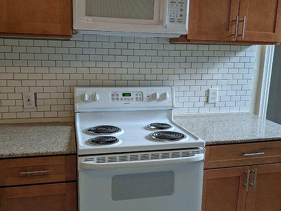 2nd image of 916 Jacob St Unit 1