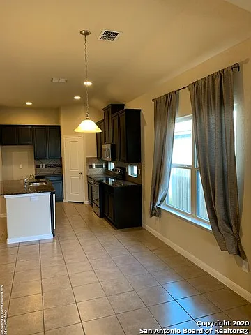 8418 Meadow Plns — Photo 9