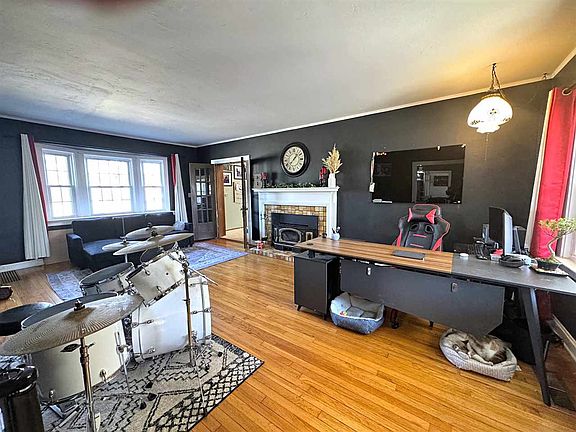 4th image of 155 Whitworth Ave