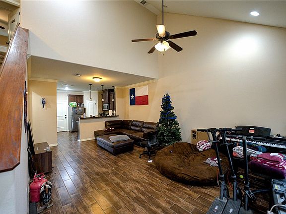 2nd image of 402 Nimitz St #B